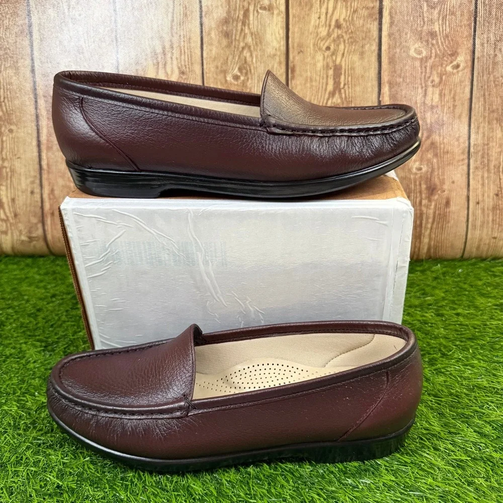 SAS Siesta Loafers Womens Size 9 Medium Burgundy Leather Comfort Slip On